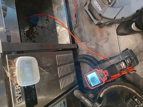 적선동 하수구막힘 배수구 트랩과 배관 연결 상태를 확인하는 점검 과정